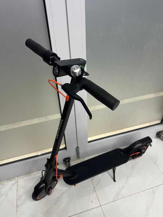 Scooter monopattino elettrico 500w di picco,350w 36v 10.4 ah autonomia 30-40km