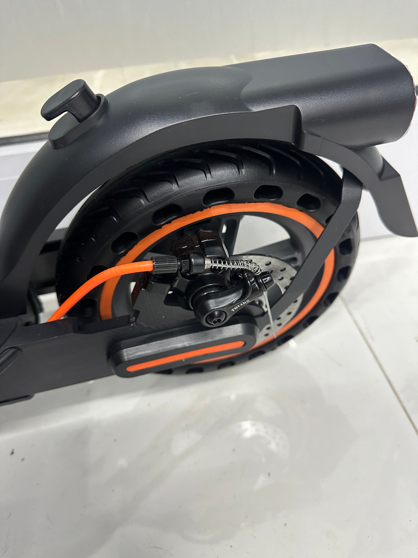 Scooter monopattino elettrico 500w di picco,350w 36v 10.4 ah autonomia 30-40km